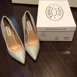 Never worn brand new Steve Madden “Daisie” heels